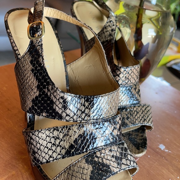 Beautiful women shoes - Picture 2 of 4